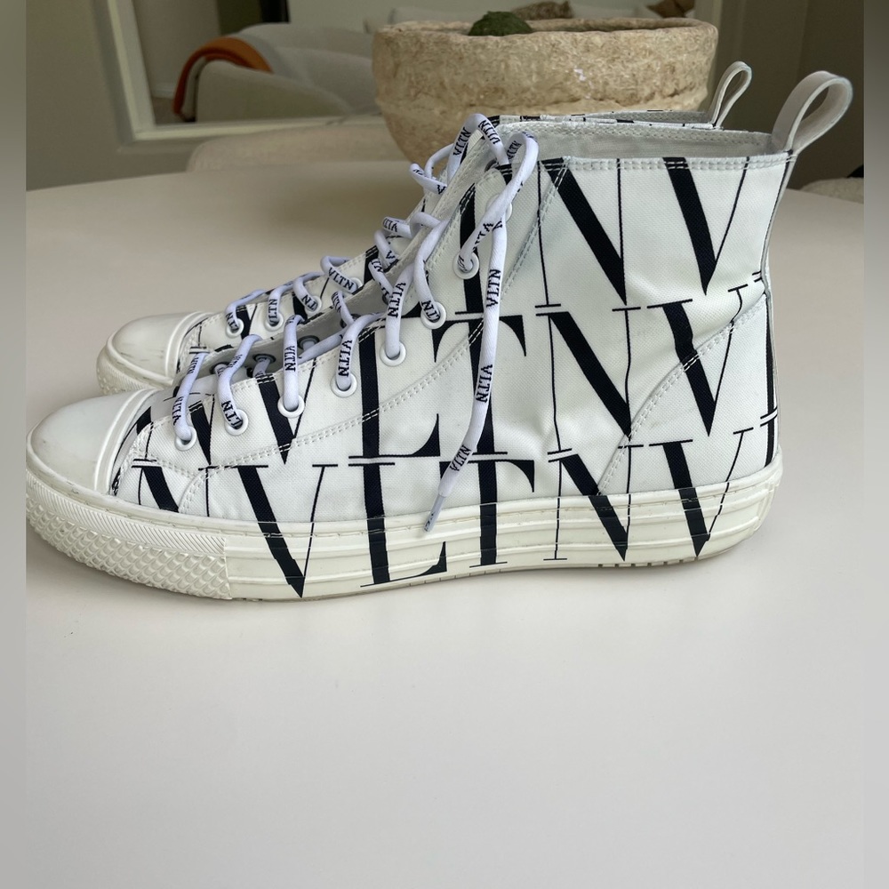 Valentino high top white and black sneaker Sz 43